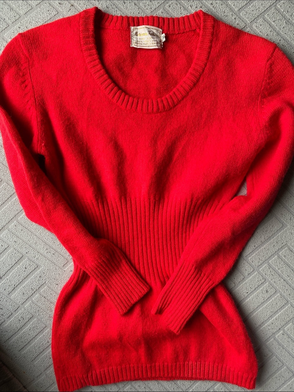 Marianne Fashion Classic 100% Wool Red Crewneck Sweater with Ribbed Waist